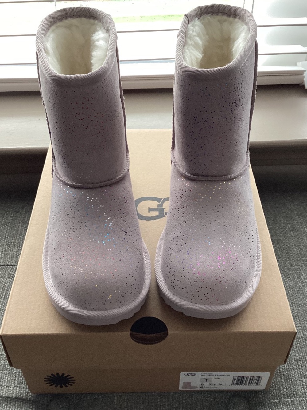 UGG® Kids Classic II Shimmer Sky Booties, size 1 Youth